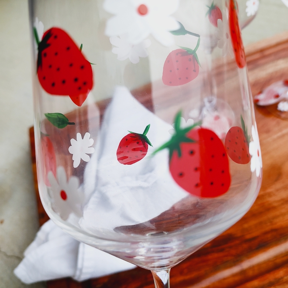Prima Set of 4, Lg (9.5" ), 24oz Hand Painted Strawberry Wine Glass Goblets, NWT - Picture 4 of 9